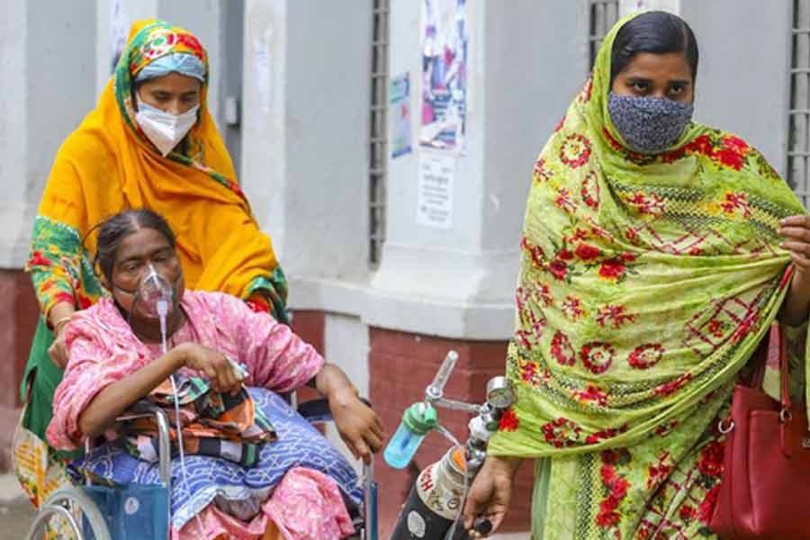 A patient with respiratory problem and other diseases is taken out of Dhaka Medical College Hospital for tests on Thursday. Photo: bdnews24.com