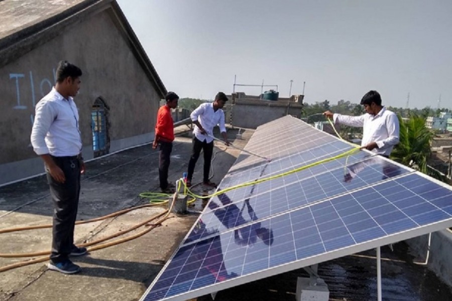 An inspection team work on the rooftop panels of Akshaynagar Jnanadamoyee Vidyaniketan school in Kakdwip, West Bengal, India, January 19, 2020. Thomson Reuters