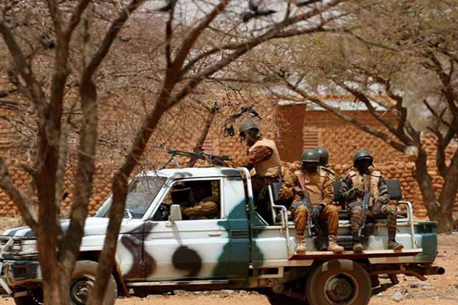 Armed assailants kill 100 civilians in Burkina Faso
