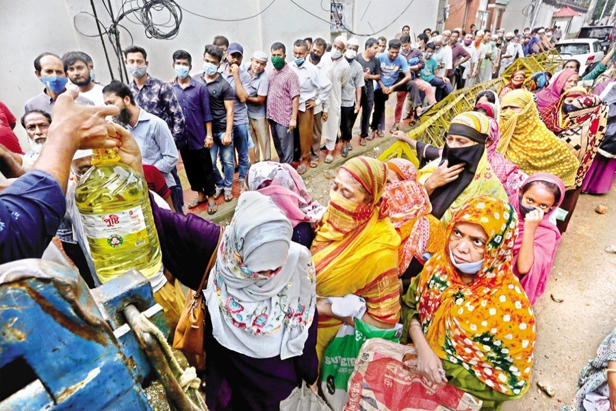 People waiting in queues to buy daily commodities at a TCB sales point near the National Press Club in the city on Thursday. With prices of the essentials rising, such queues for buying kitchen commodities at subsidised prices are getting longer these days — FE photo