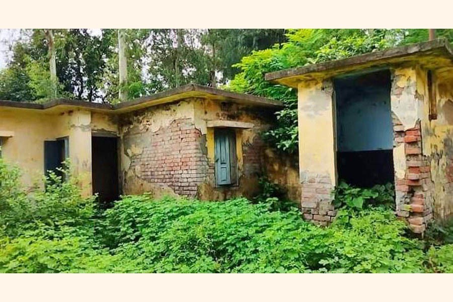 Health centre building on the verge of collapse