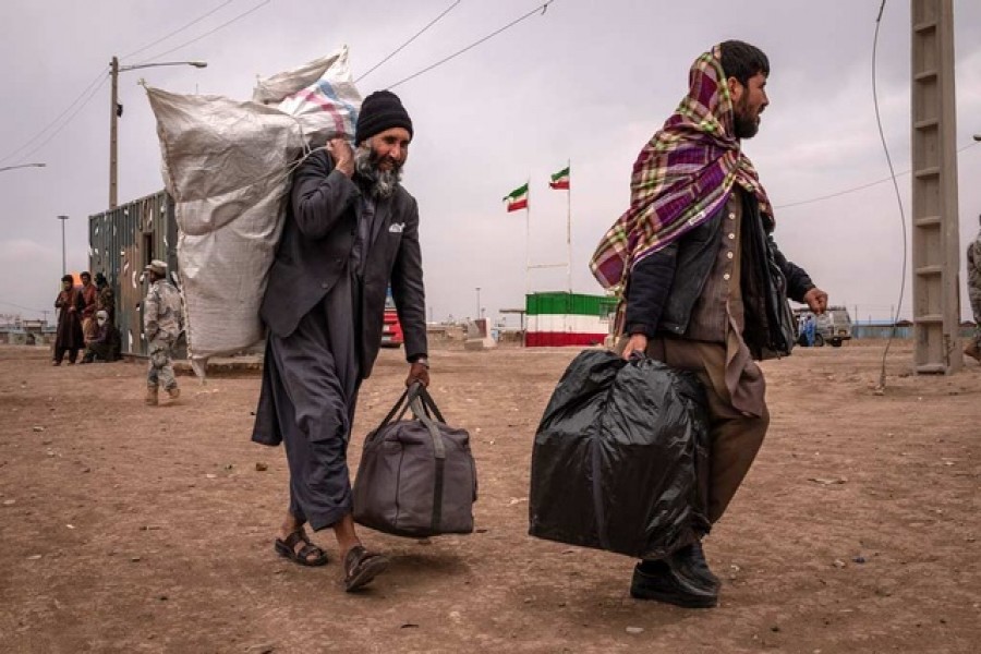 Tajikistan mulls setting up camps for Afghan refugees