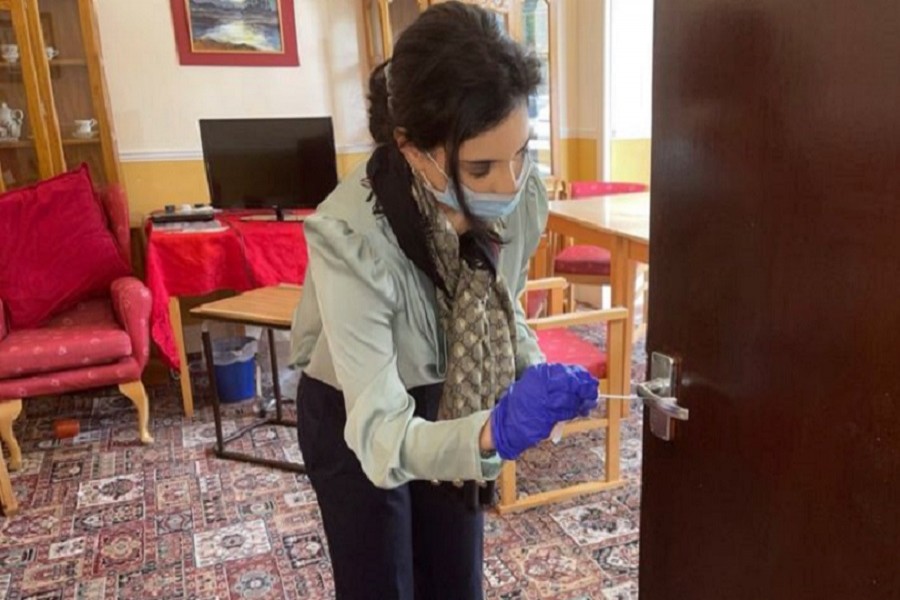 British-Bangladeshi young scientist Sadia Khanom is testing the spray on the surface. Photo: BBC Bangla