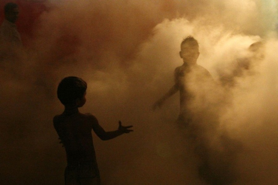 Children of local residents play through an area being fumigated by municipal workers at Noida, in the northern Indian state of Uttar Pradesh September 29, 2011. REUTERS/Parivartan Sharma