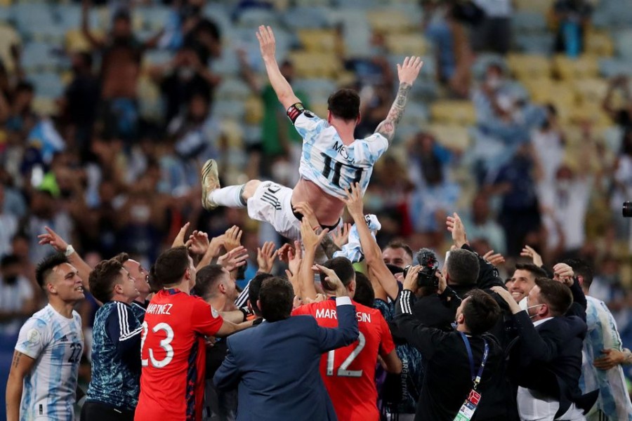 Football - Copa America 2021 - Final - Brazil v Argentina - Estadio Maracana, Rio de Janeiro, Brazil - July 10, 2021 Argentina's Lionel Messi is thrown in the air by teammates after winning the Copa America — Reuters/Ricardo Moraes