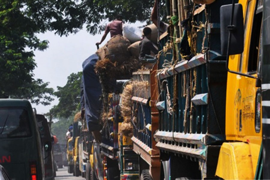 Heavy traffic chokes Dhaka-Tangail highway