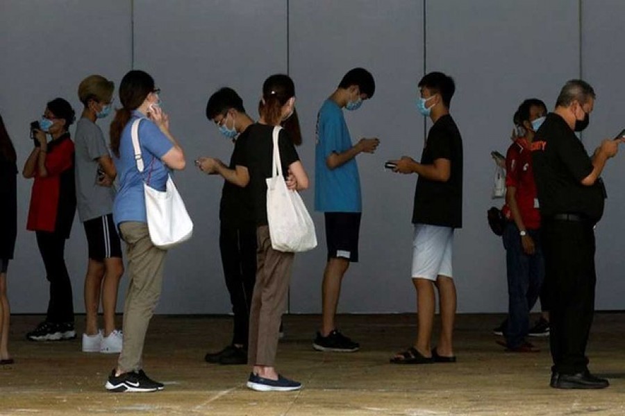 People who had visited a mall which became a COVID-19 cluster, queue up for their swab tests in Singapore May 20, 2021 - Reuters photo