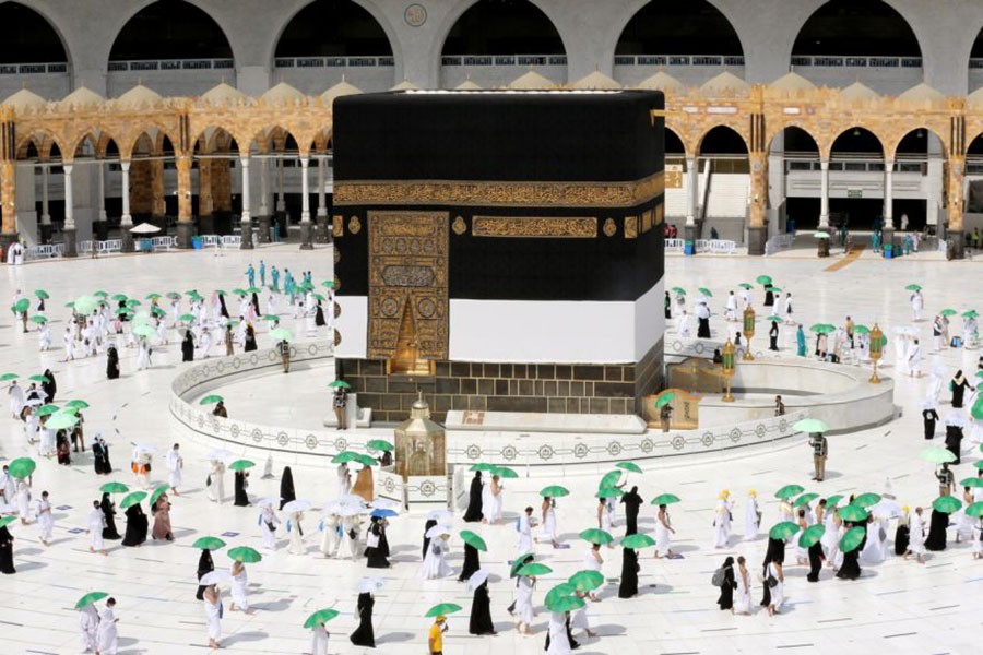 Vaccinated pilgrims gather for Hajj