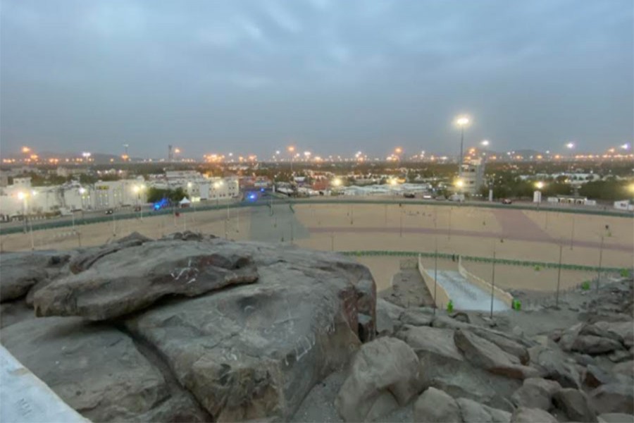 Hajj sermon starts as pilgrims assemble on Arafat