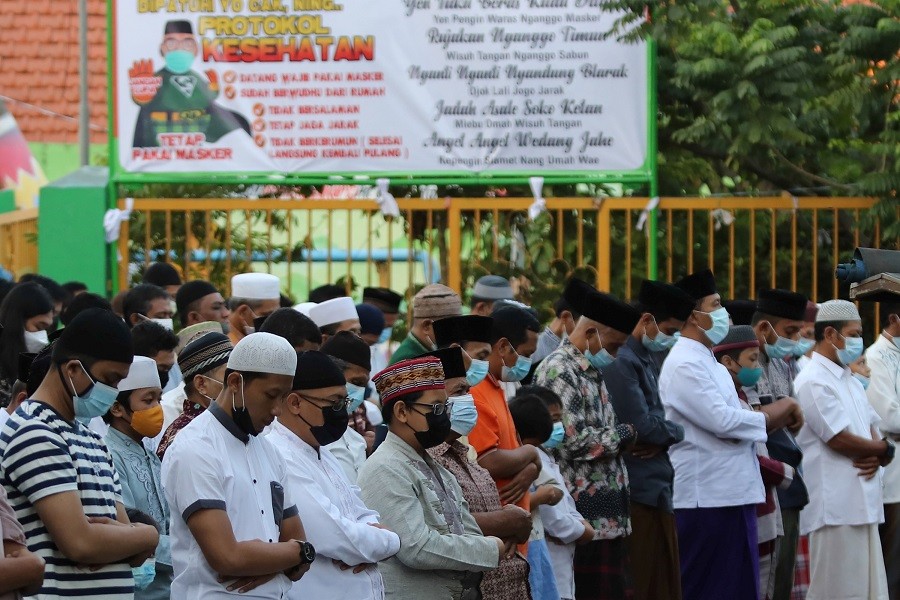 Indonesian Muslims offer Eid al-Adha prayers on the street amid a surge of coronavirus disease (Covid-19) cases in Surabaya, East Java province, Indonesia, July 20, 2021, in this photo taken by Antara Foto —Antara Foto/Didik Suhartono/via Reuters