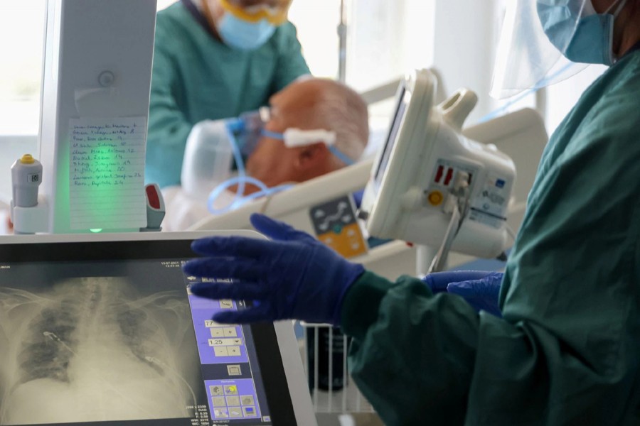 Hospital staff do an X-ray of the lung of a patient suffering from the coronavirus disease (Covid-19) at Hospital del Mar, where an additional ward has been opened to deal with an increase in coronavirus patients in Barcelona, Spain on July 15, 2021 — Reuters/Files