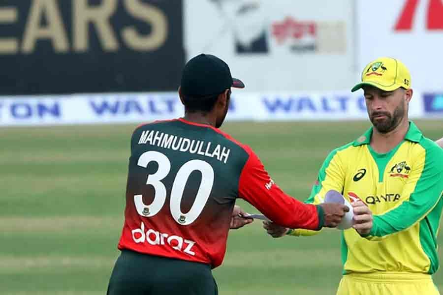 Australia opt to bowl in first T20I