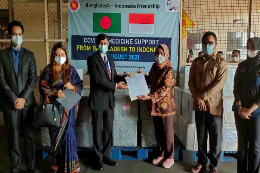 Covid-19: Bangladesh sends medicines to Indonesia