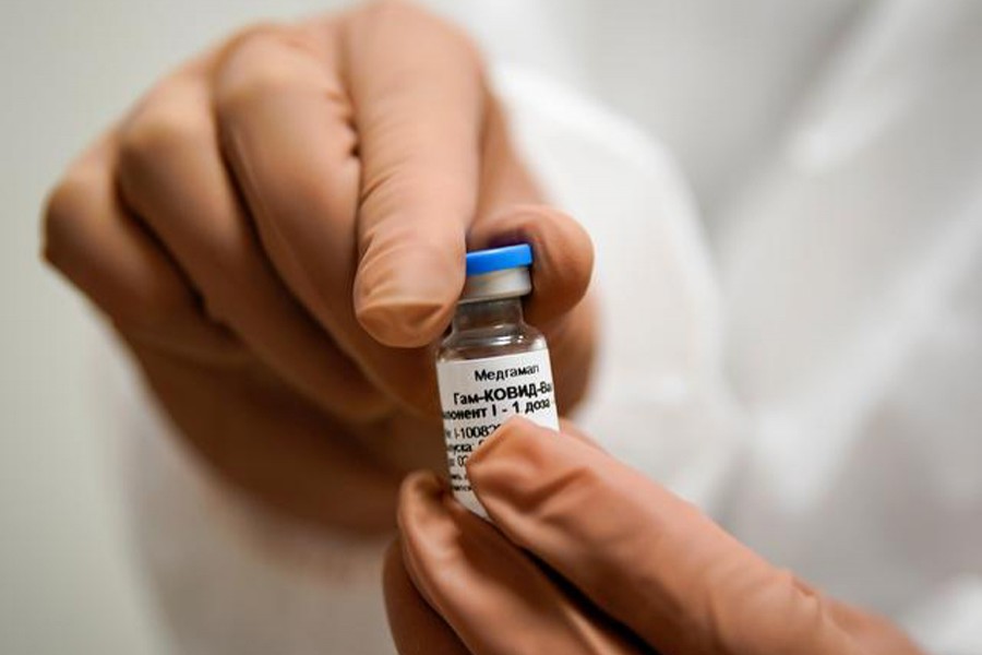 A nurse prepares Russia's "Sputnik-V" vaccine against the coronavirus disease (Covid-19) for inoculation at a clinic in Tver, Russia on October 12, 2020 — Reuters/Files