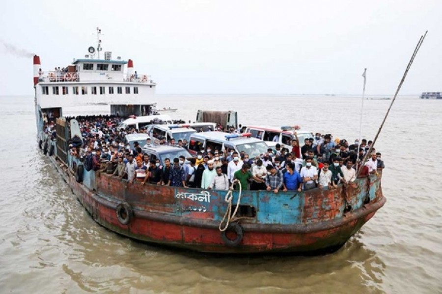 Migrants and workers are seen on an overcrowded ferry as they return to their workplace in the capital city, after the government decided to ease countywide lockdown restrictions at Mawa ferry terminal, Munshiganj, Bangladesh, August 10, 2021. REUTERS/Mohammad Ponir Hossain