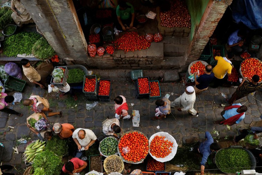 People shop at a crowded wholesale vegetable market after authorities eased coronavirus restrictions, following a drop in the coronavirus disease (Covid-19) cases, in the old quarters of Delhi, India on June 23, 2021 — Reuters/Files