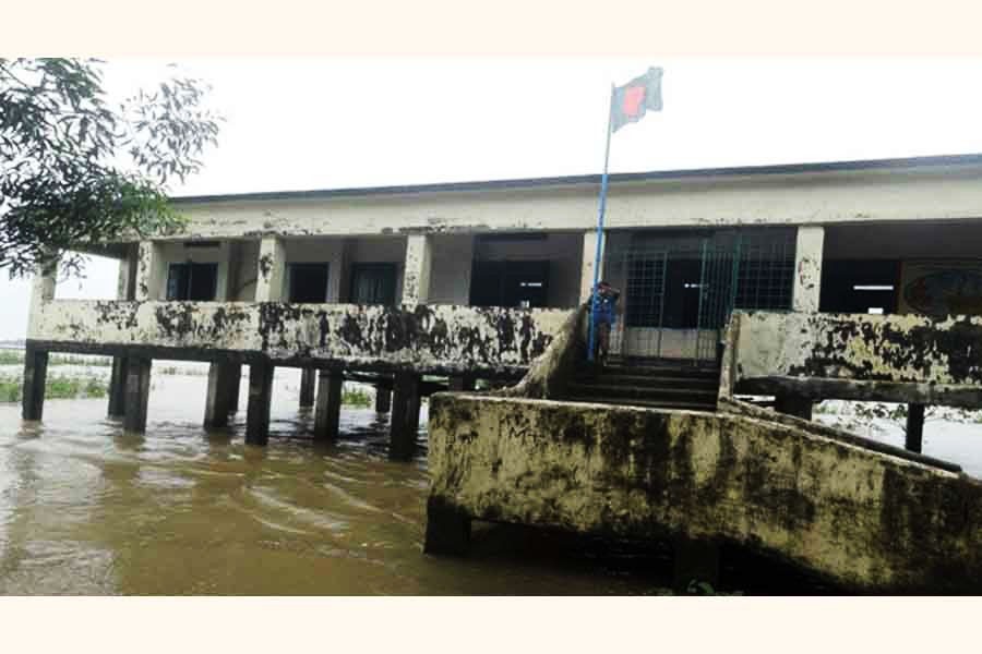 Water around Jamlabaj Government Primary School in Tahirpur upazila in Sunamganj —FE Photo