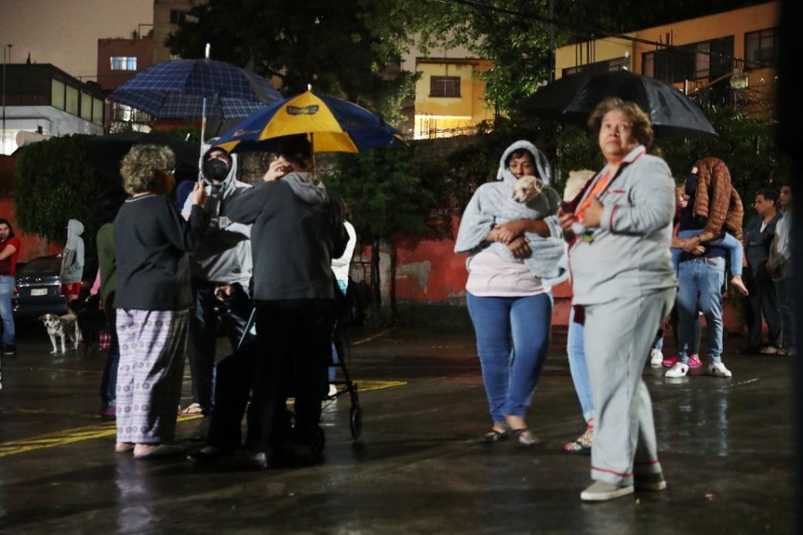 People react during a quake in Mexico City, Mexico on September 7, 2021 — Reuters photo