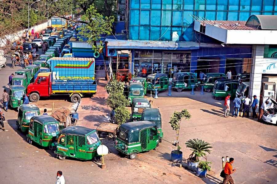 Vehicles waiting in a long queue due to low gas pressure at a CNG-refuelling station at Tejgaon in the capital. —FE file photo