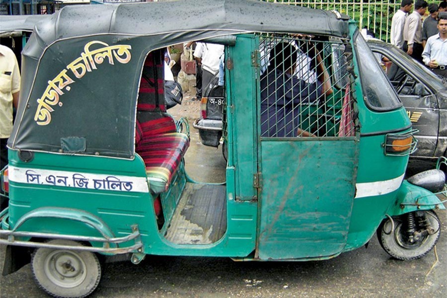 Auto-rickshaw drivers urge for maximum daily deposit maintained at Tk 900