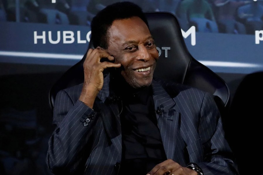 Brazilian soccer legend Pele is seen in Paris, April 2, 2019. REUTERS/Christian Hartmann/File Photo