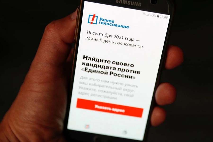 The Russian opposition politician Alexei Navalny's Smart Voting app is seen on a phone, in Moscow, Russia on September 16, 2021 — Reuters photo