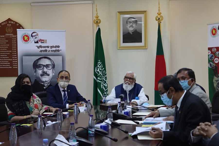 A Bangladesh delegation, led by Prime Minister's Private Sector Industry and Investment Adviser Salman F Rahman, held a virtual meeting with Saudi Minister of Commerce and Investment Majid bin Abdullah Al Qasabi recently