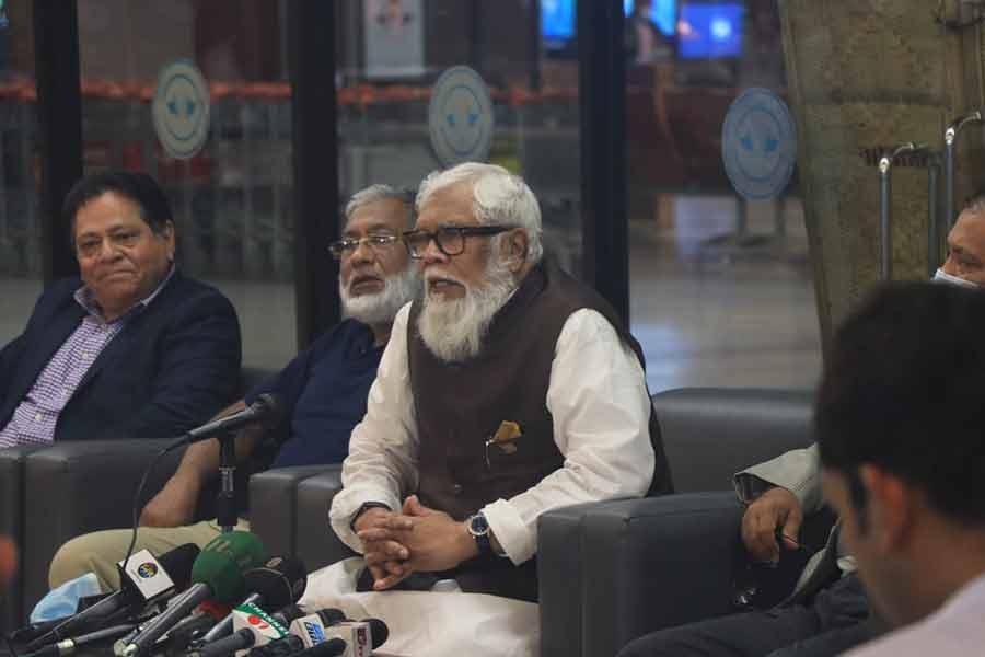 Prime Minister’s Private Industry and Investment Affairs Adviser Salman Rahman addressing a press conference at Hazrat Shahjalal International Airport in the city on Saturday –BSS Photo