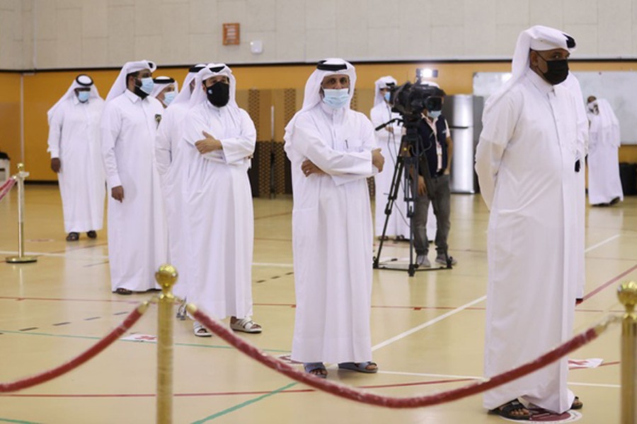 Qataris queue up to vote in the Gulf Arab state's first legislative elections for two-thirds of the advisory Shura Council, in Doha, Qatar October 2, 2021. REUTERS/Ibraheem Al Omari