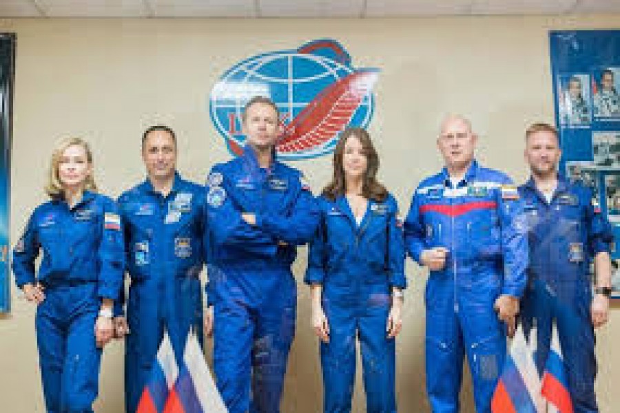 Russian actor blasts off to attempt a movie in space