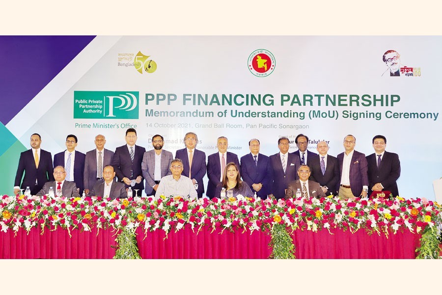 Participants at the signing ceremony of a memorandum of understanding (MoU) between the PPP Authority and 15 banks and financial institutions pose for photos in the city on Thursday