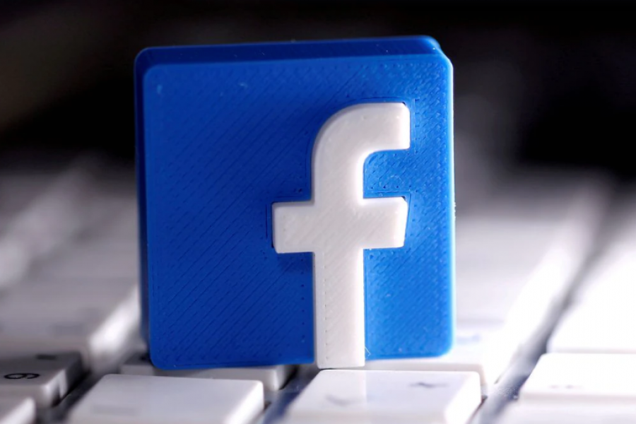 A 3D-printed Facebook logo is seen placed on a keyboard in this illustration taken March 25, 2020. REUTERS/Dado Ruvic/Illustration