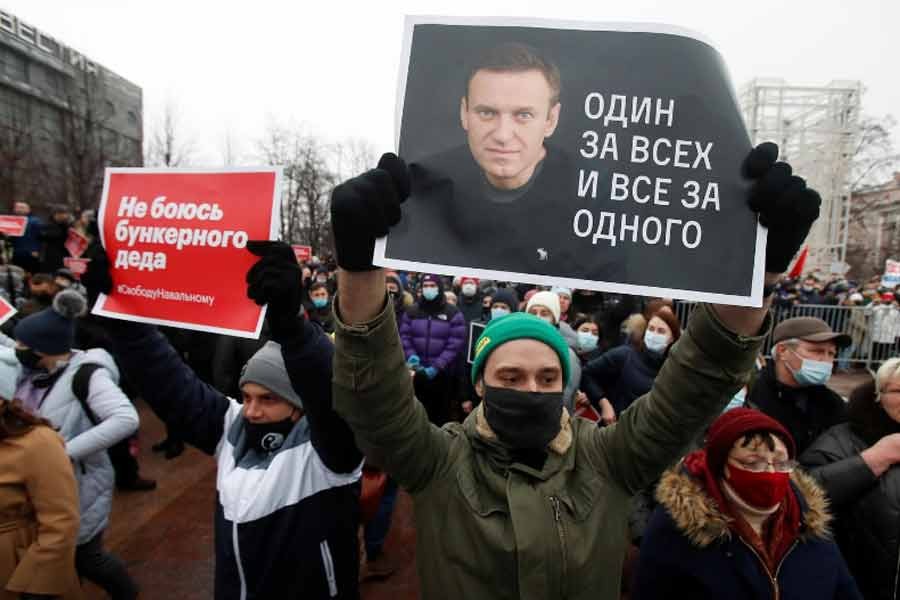 Kremlin critic Navalny wins EU rights prize for ‘immense bravery’