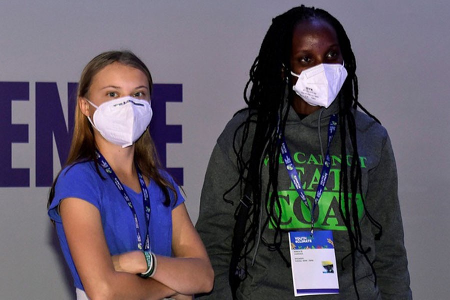 Climate activists Greta Thunberg and Vanessa Nakate attend the Youth4Climate pre-COP26 conference in Milan, Italy, September 28, 2021. REUTERS/Flavio Lo Scalzo