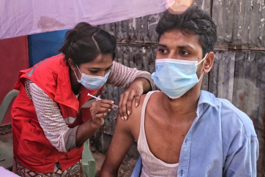 Vaccination programme begins at Chattogram slums