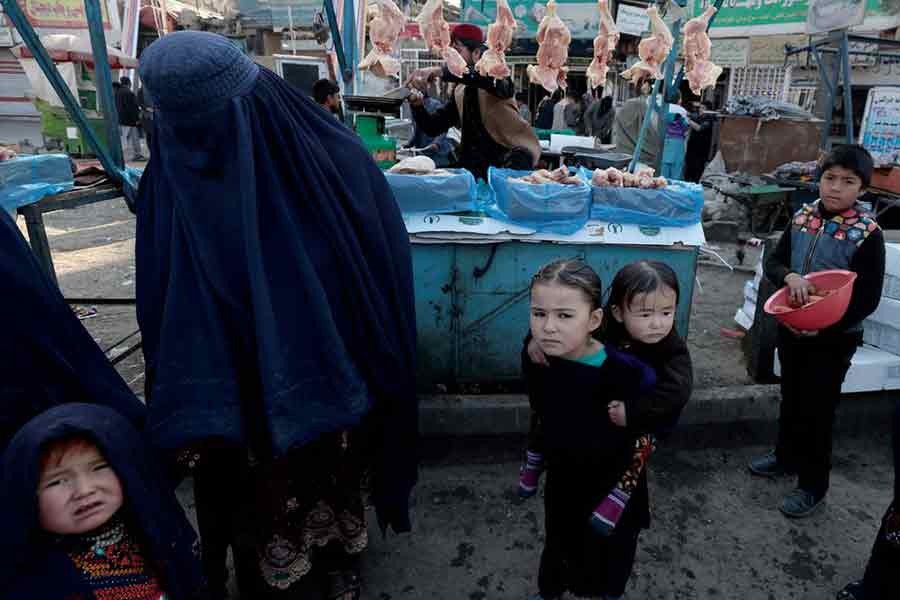 A mother shopping with her children at the market in Kabul, the capital of Afghanistan, on October 29 this year –Reuters file photo