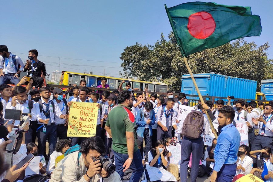 Students cut road safety demo to one hour