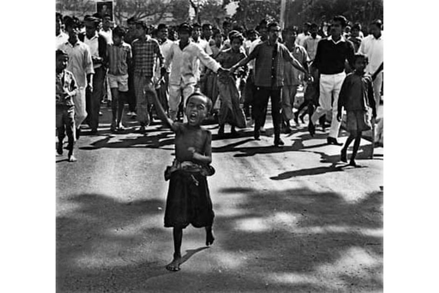 The Guardian carries photo feature on Bangladesh liberation war