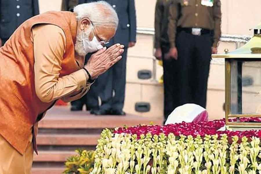 India’s Prime Minister Narendra Modi paying tribute to the martyrs, who sacrificed their lives for the liberation of Bangladesh in 1971, at an event at the National War Memorial in New Delhi on Thursday on the occasion of the 50th anniversary of Bangladesh’s victory against Pakistan –PTI Photo