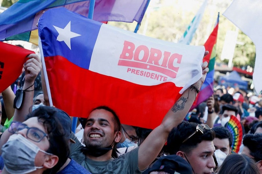 Supporters of Chilean presidential candidate Gabriel Boric celebrate after presidential election, in Santiago, Chile, December 19, 2021. REUTERS/Rodrigo Garrido