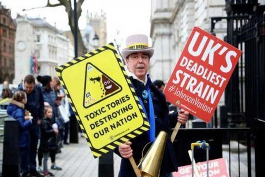 Activist Steve Bray demonstrates outside Downing Street in London, Britain, December 20, 2021 – Reuters