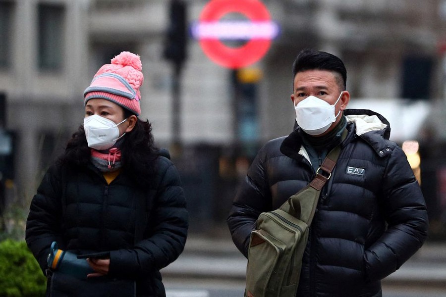People wearing masks walk through the City of London, as the spread of the coronavirus disease (Covid-19) continues in London, Britain on December 21, 2021 — Reuters photo