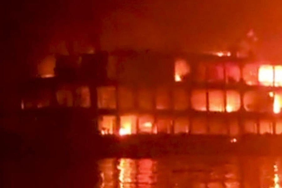 Death toll from Jhalakathi launch fire rises to 30