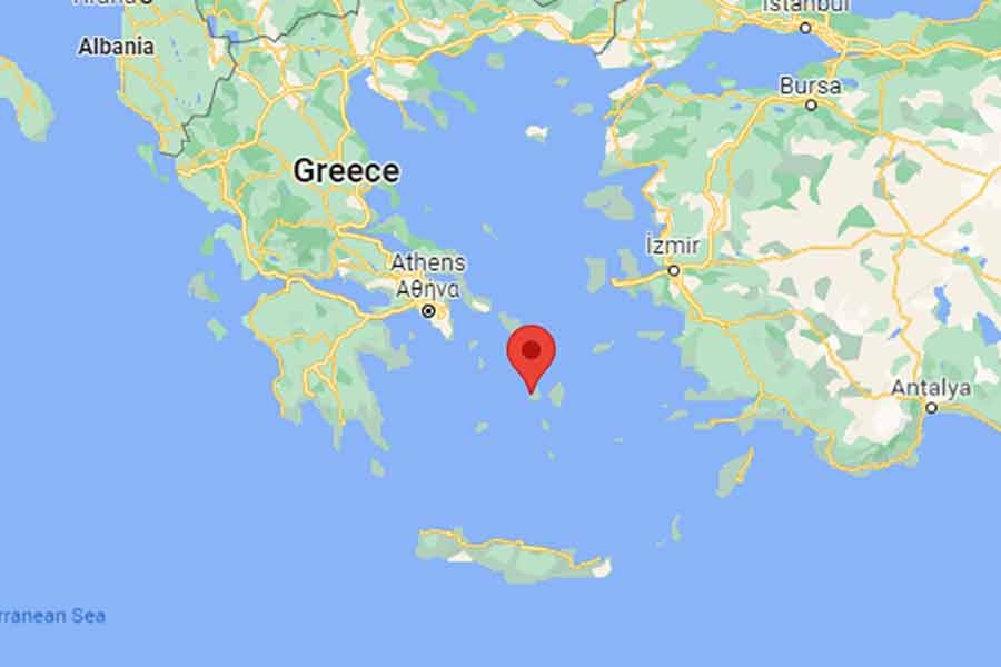 Boat overturns off Greek island, 16 migrants die