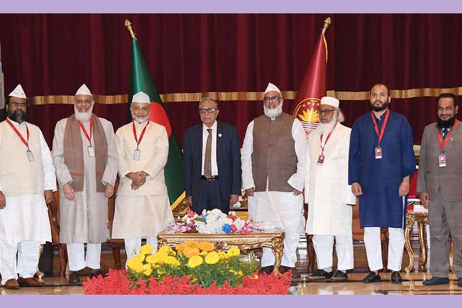 President Md. Abdul Hamid, along with a delegation of Bangladesh Tariqat Federation (BTF), posing for photographs during a dialogue on EC formation at Bangabhaban on Monday -PID Photo