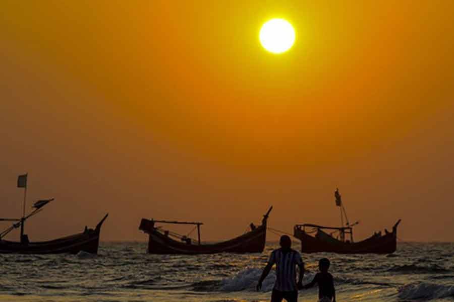 Bangladesh’s loan coral island St Martin’s bids farewell to 2021 on Friday -bdnews24.com photo