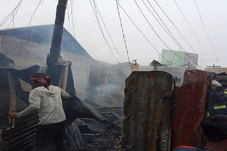 15 shops gutted in Sherpur market fire