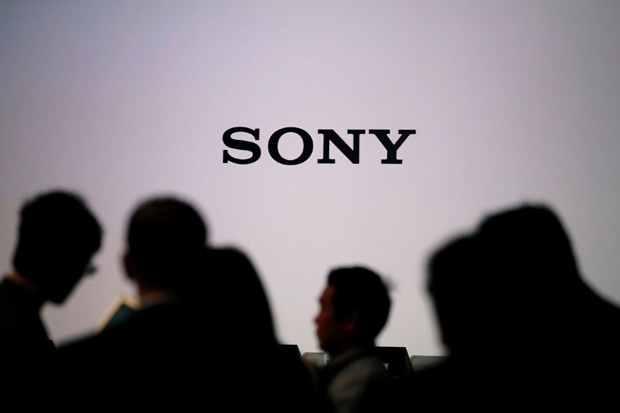 Journalists wait for Sony Corp's new President and Chief Executive Officer Kenichiro Yoshida's news conference on the company's business plan at Sony's headquarters in Tokyo, Japan May 22, 2018. REUTERS/Toru Hanai