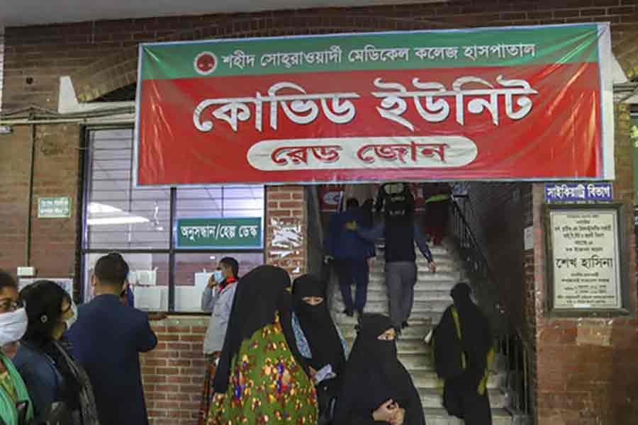 This section of the Shaheed Suhrawardy Medical College Hospital was turned into a COVID-19 ward to cope with a surge in coronavirus patients amid the pandemic. As the situation became more manageable by mid-December, the ward was relocated to a smaller area. Photo: bdnews24.com