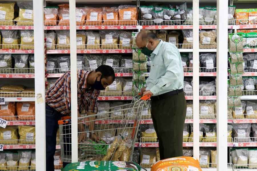 People shopping at a Future Group Big Bazaar store in Mumbai on November 25 in 2020 -Reuters file photo